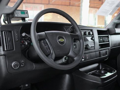 Used 2016 Chevrolet Express 4500 w/ Chrome Appearance Package RWD image 17