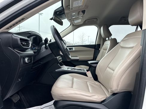 Used 2023 Ford Explorer XLT w/ Equipment Group 202A image 17