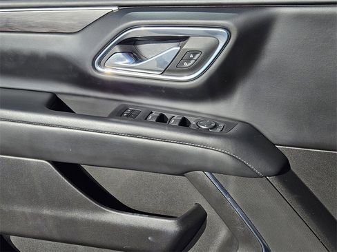 Used 2023 Chevrolet Suburban Z71 image 16