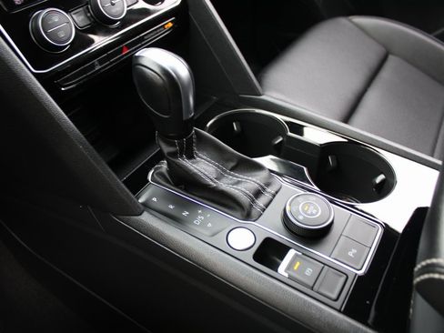 Certified 2023 Volkswagen Atlas Cross Sport SE image 18