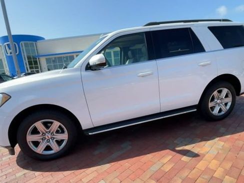 Used 2020 Ford Expedition XLT w/ Equipment Group 202A RWD image 6
