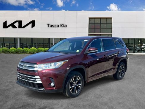 Used 2018 Toyota Highlander Plus AWD/4WD image 2
