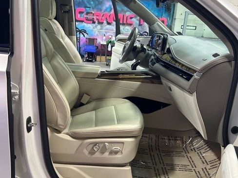 Used 2022 Cadillac Escalade Premium Luxury Platinum AWD/4WD image 24