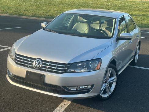 Used 2014 Volkswagen Passat 1.8T SEL Premium FWD image 2