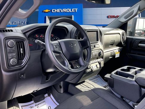 Used 2026 Chevrolet Silverado 2500 Custom w/ Custom Value Package image 18