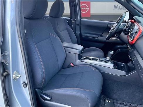 Used 2020 Toyota Tacoma TRD Sport AWD/4WD image 28