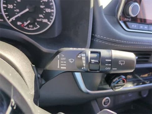 Used 2023 Nissan Rogue SV image 26