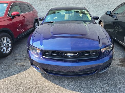 Used 2010 Ford Mustang Coupe RWD image 2