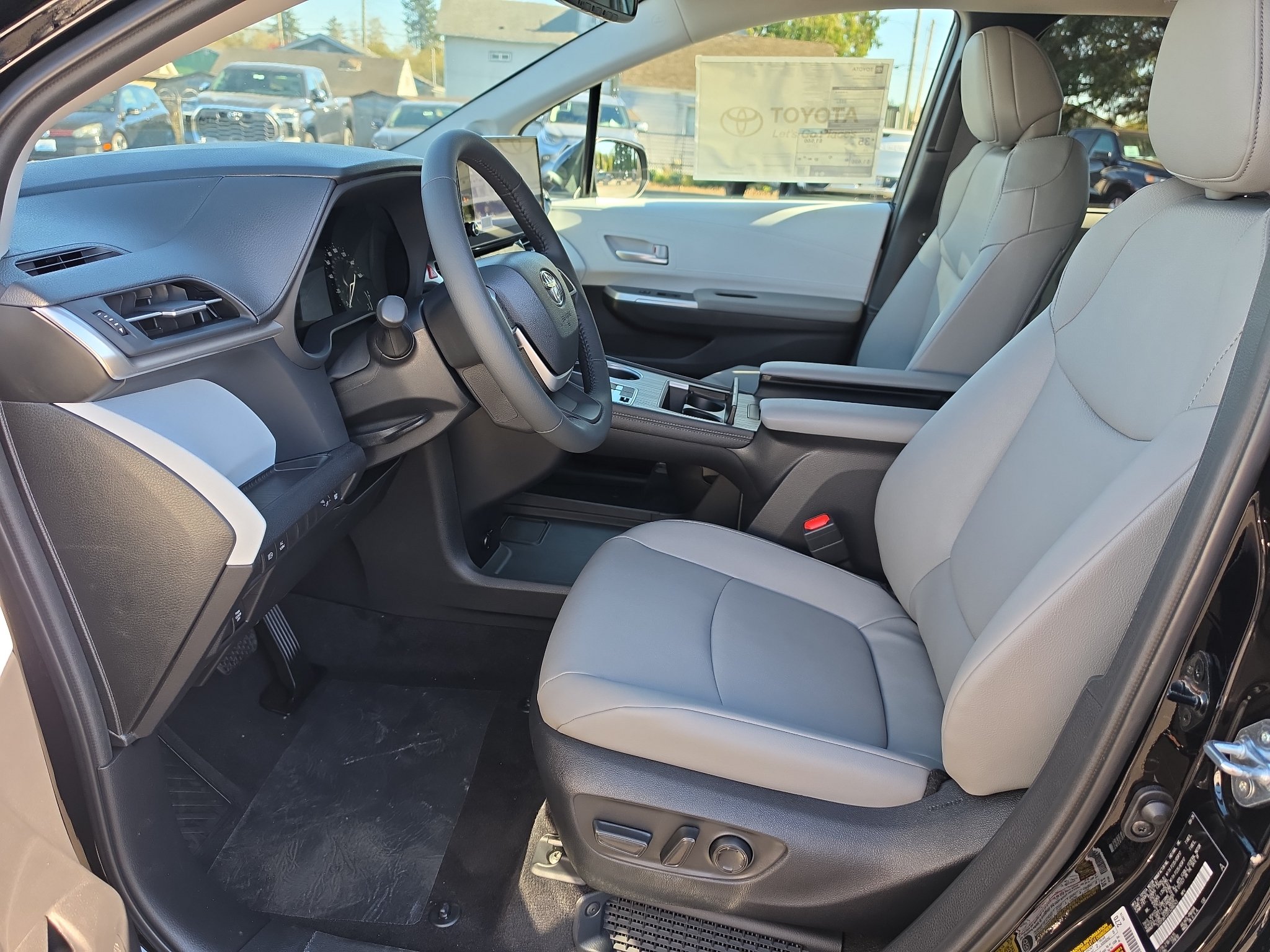 New 2026 Toyota Sienna XLE AWD/4WD image 16