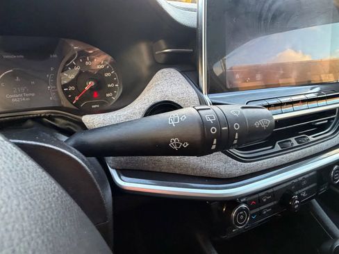 Used 2023 Jeep Compass Latitude image 13