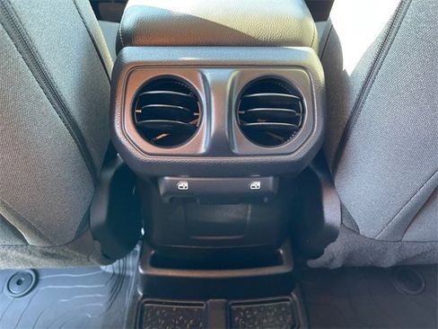 Used 2024 Jeep Wrangler Unlimited image 21
