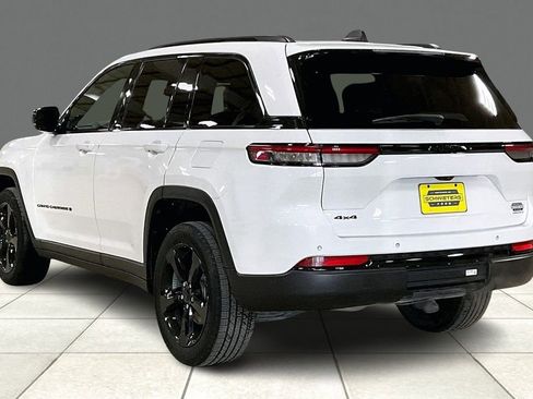 Used 2023 Jeep Grand Cherokee Altitude image 11