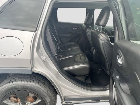 Used 2019 Jeep Cherokee Latitude Plus AWD/4WD image 25