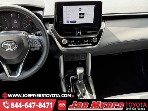 Used 2025 Toyota Corolla Cross AWD Hybrid image 17