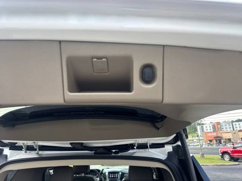 Used 2017 GMC Yukon SLT w/ Premium Edition RWD image 26
