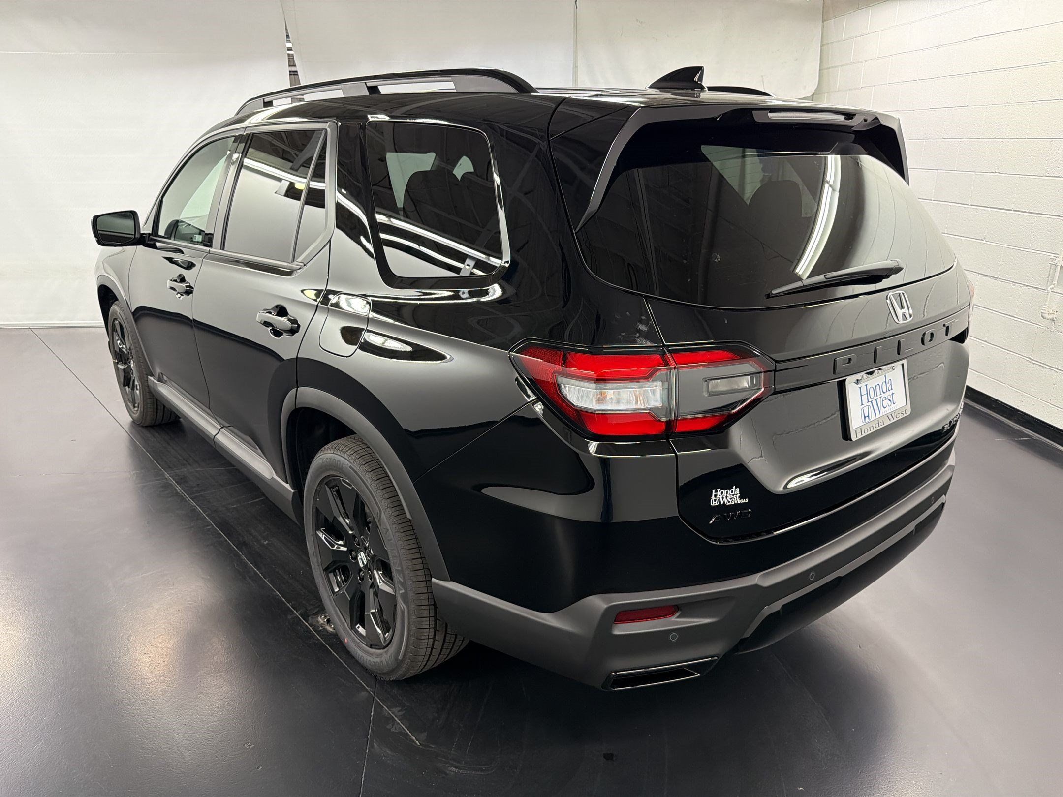 New 2026 Honda Pilot Black Edition image 3