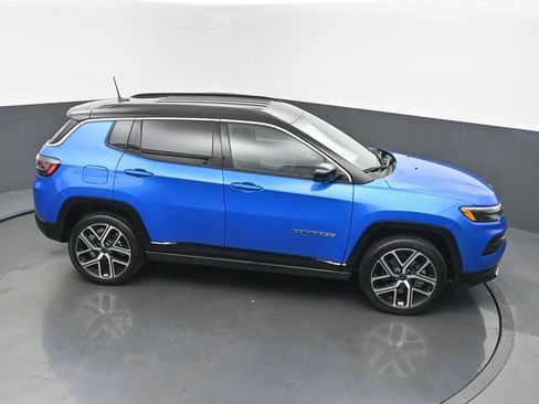 Used 2025 Jeep Compass Limited w/ Elite Group AWD/4WD image 41