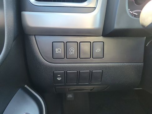 Used 2017 Toyota Highlander LE image 14