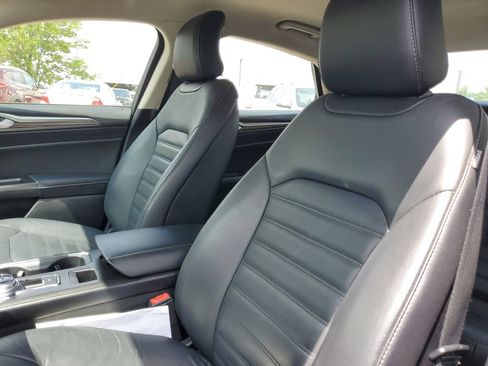 Used 2017 Ford Fusion SE w/ Fusion SE Technology Package AWD/4WD image 10