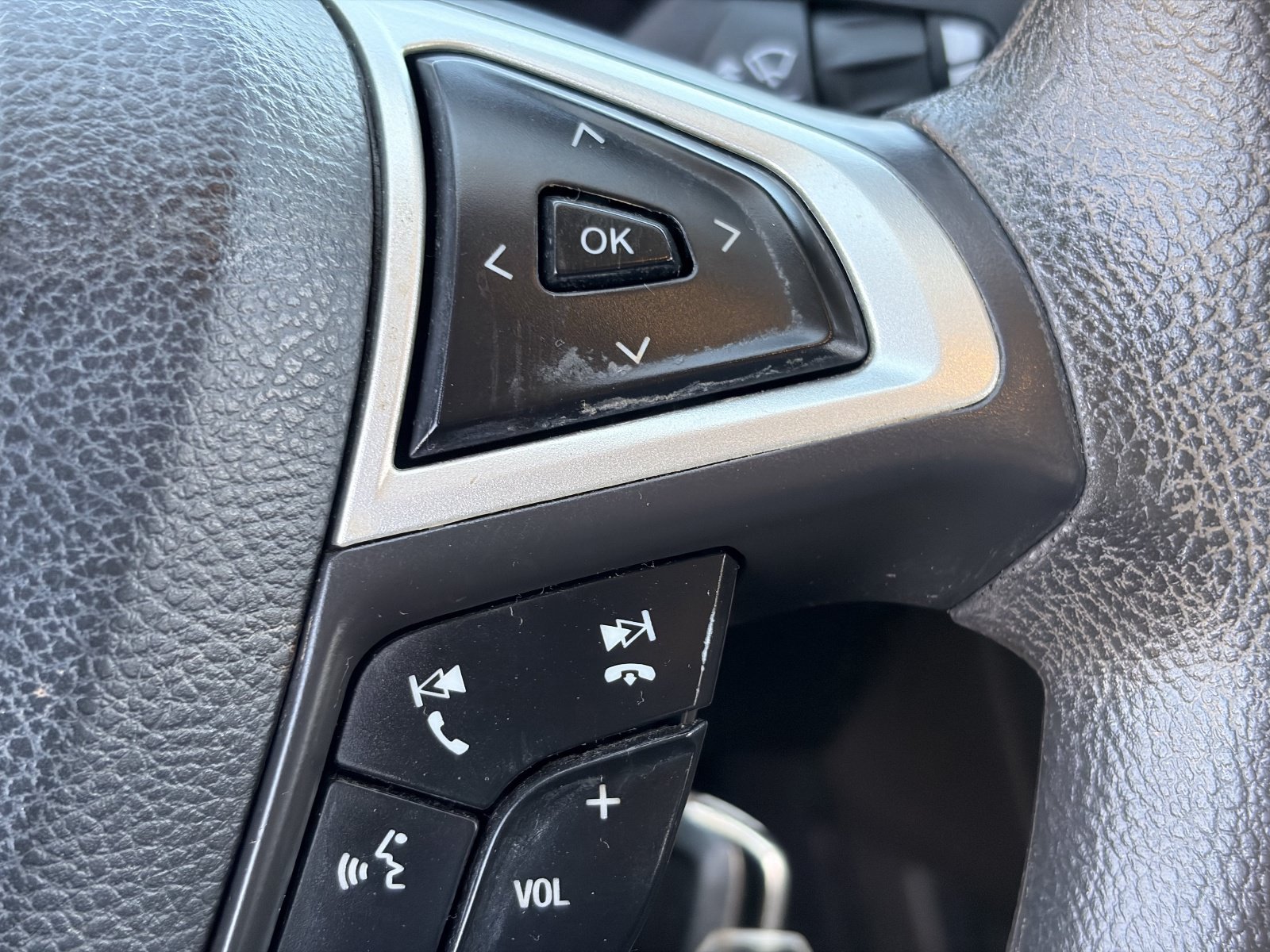 Used 2014 Ford Fusion SE FWD image 26