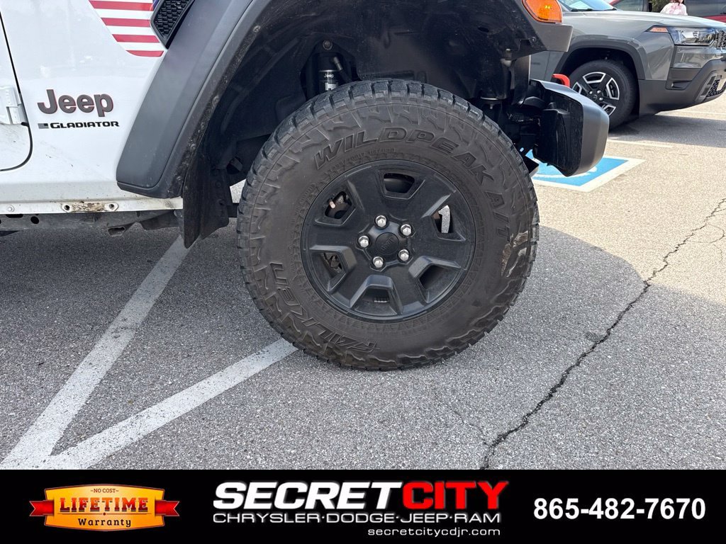 Used 2023 Jeep Gladiator Mojave w/ Cold Weather Group AWD/4WD image 11