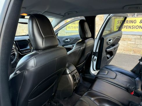 Used 2019 Jeep Cherokee Limited image 21