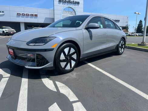 Used 2024 Hyundai Ioniq 6 SE RWD image 4