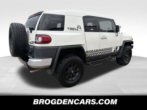 Used 2013 Toyota FJ Cruiser 4WD image 3