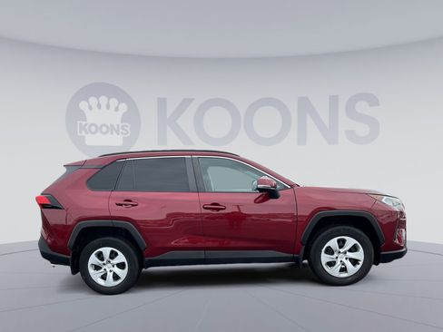 Used 2019 Toyota RAV4 LE image 8