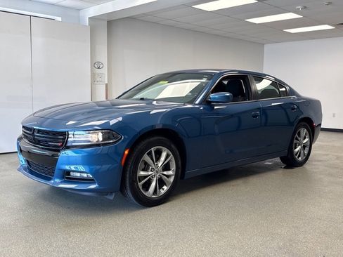 Used 2022 Dodge Charger SXT image 2