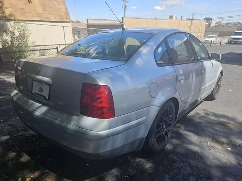 Used 2001 Volkswagen Passat GLS FWD image 8