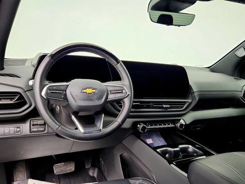 Used 2026 Chevrolet Silverado EV LT AWD/4WD image 11