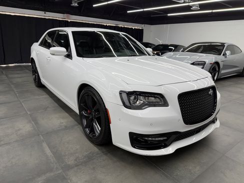 Used 2023 Chrysler 300 C image 8