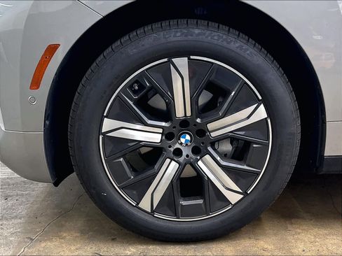 Used 2026 BMW iX xDrive45 w/ Premium Package AWD/4WD image 12