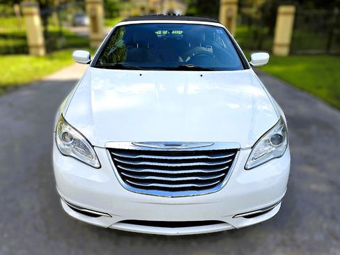 Used 2012 Chrysler 200 Touring image 2
