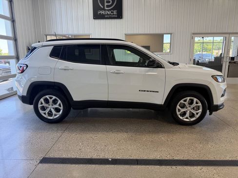 Used 2024 Jeep Compass Latitude AWD/4WD image 5