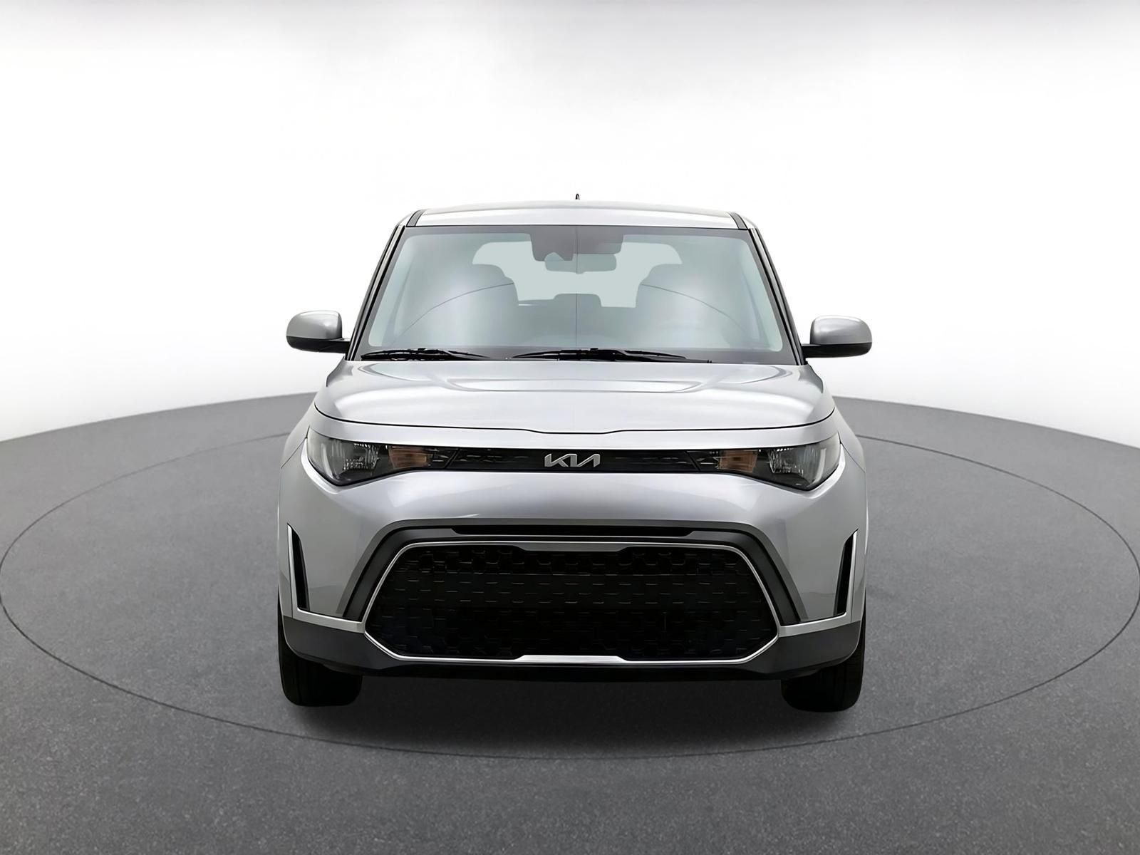 Used 2025 Kia Soul LX w/ LX Technology Package FWD image 2