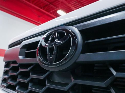 Used 2025 Toyota Tacoma TRD Sport AWD/4WD image 31