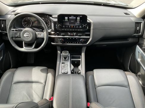 Used 2025 Nissan Pathfinder SL AWD/4WD image 16