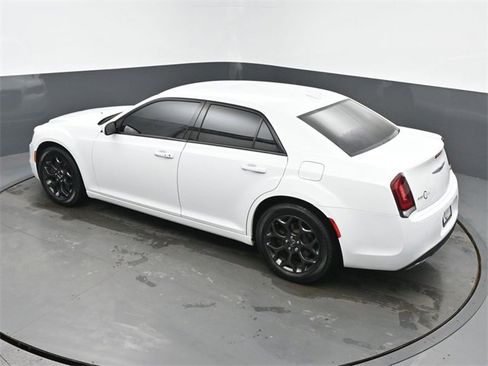 Used 2019 Chrysler 300 S image 40