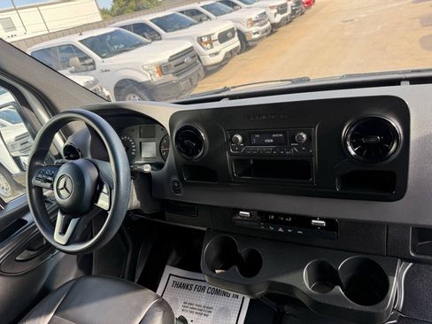 Used 2021 Mercedes-Benz Sprinter 2500 image 16