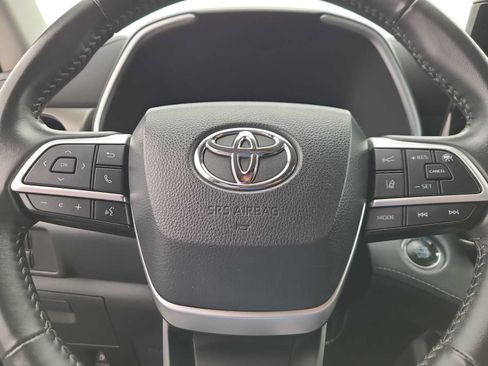 Used 2022 Toyota Highlander XLE FWD image 23