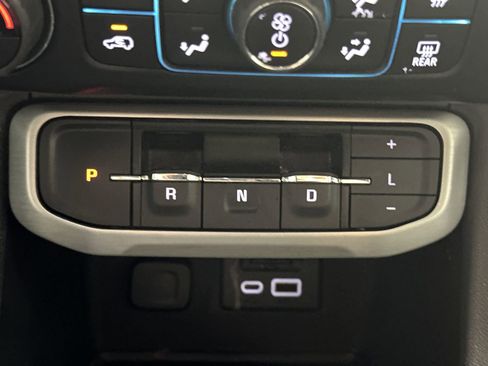 Used 2023 GMC Acadia SLT image 20