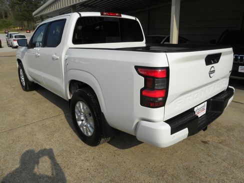 Used 2024 Nissan Frontier SV w/ SV Convenience Package RWD image 6