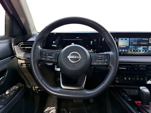 Used 2025 Nissan Kicks SR w/ SR Premium Package image 9