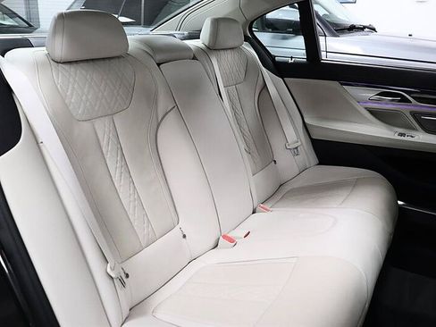Used 2018 BMW 740i RWD image 14