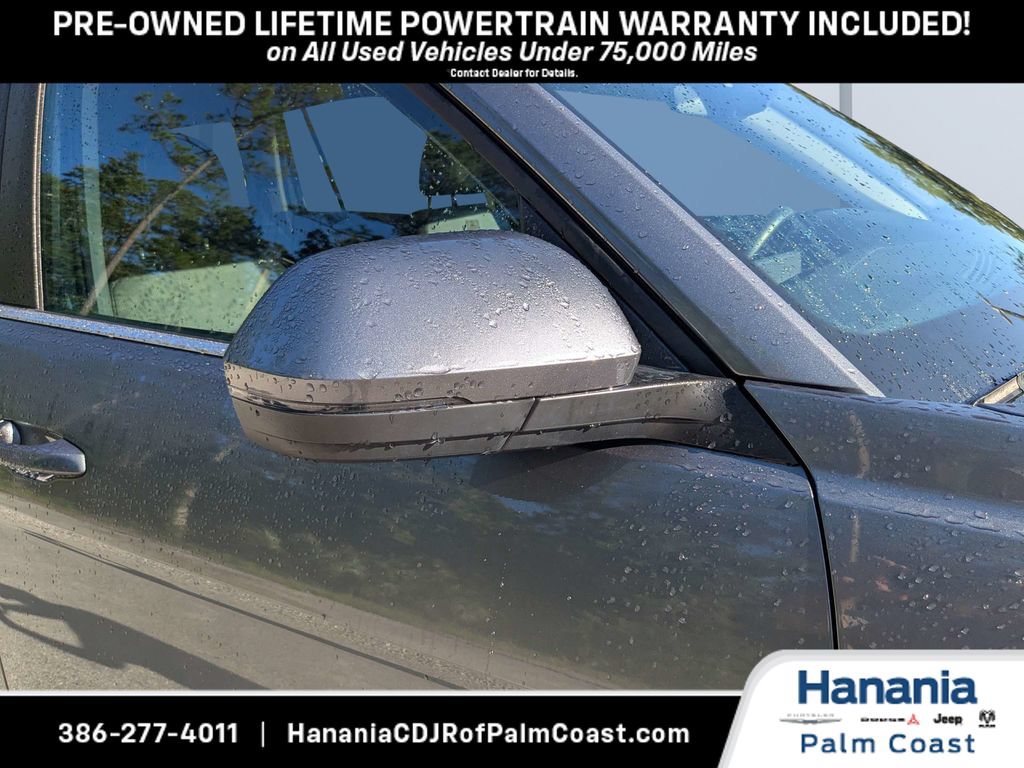 Used 2025 Volkswagen Atlas SE AWD/4WD image 11