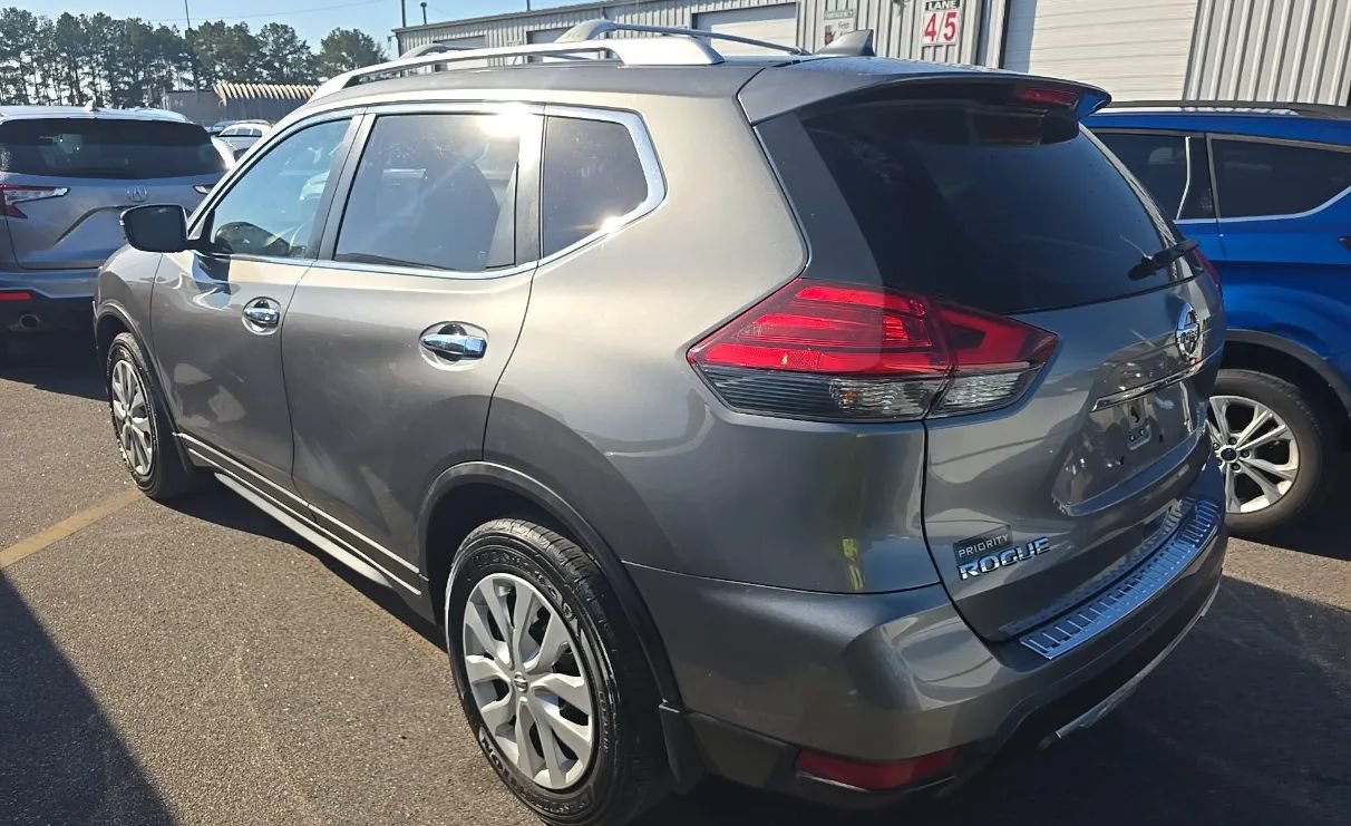 Used 2017 Nissan Rogue S w/ S Appearance Package FWD image 4