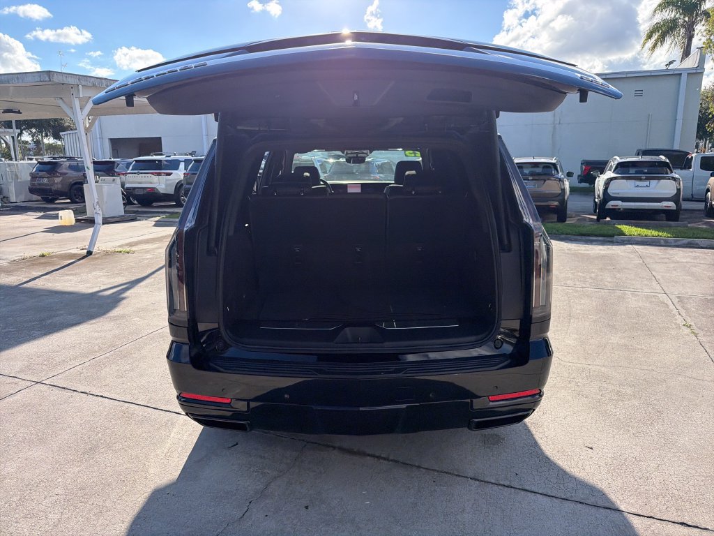Used 2025 Cadillac Escalade Sport AWD/4WD image 33