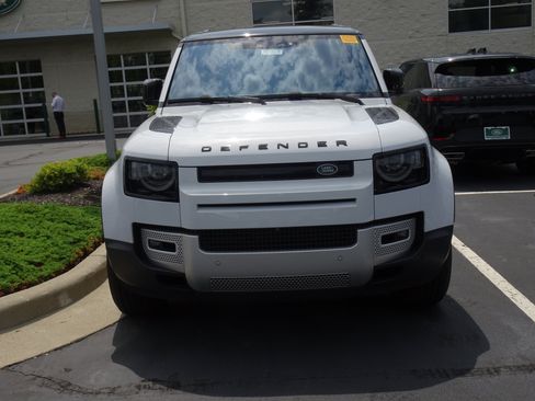 Used 2021 Land Rover Defender 110 SE AWD/4WD image 10